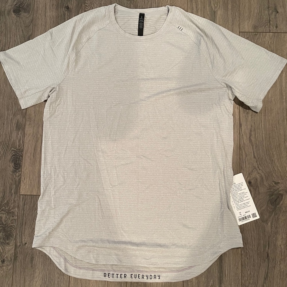 Lululemon t-shirt